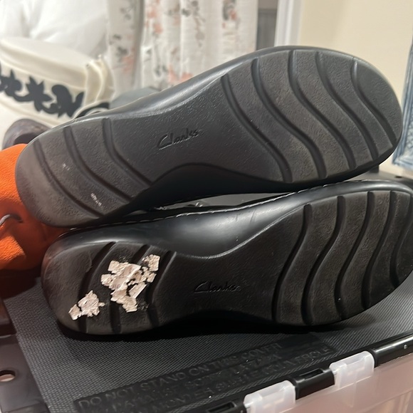 CLARKS Women's Cora Derby Ruched Black Side Zip Booties - Picture 7 of 9